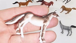 US Toy Mini Horses Action Figure (1 Dozen)