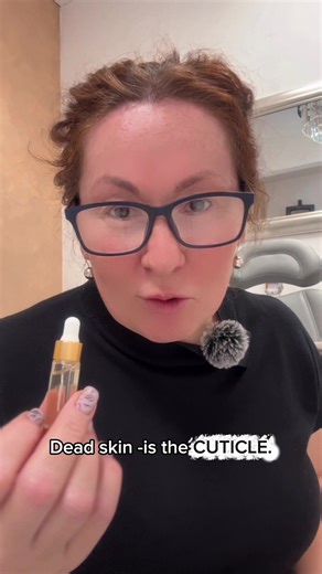 Cuticle is dead skin. So why use oil? Yes, the cuticle itself is not alive. But underneath it is the area where the nail grows. If the surrounding skin is dry and tight, it starts cracking and pulling on the nail. Oil is not “for shine.” It’s for care. What a good cuticle oil does: • hydrates the skin around the nail • keeps it soft and flexible • prevents cracks and hangnails • helps the nail grow neatly • makes hands look well-groomed even without polish When the skin is dry — it tears. When i