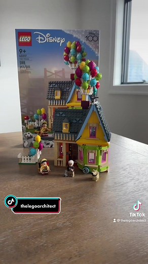 Building the New Lego Pixar 'Up' Set
