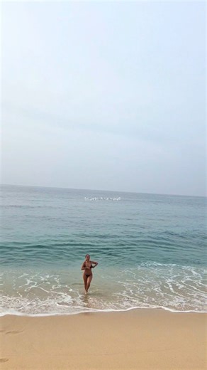 Victoria Jacobi on Instagram: "até xixi no mar fazemos juntos"