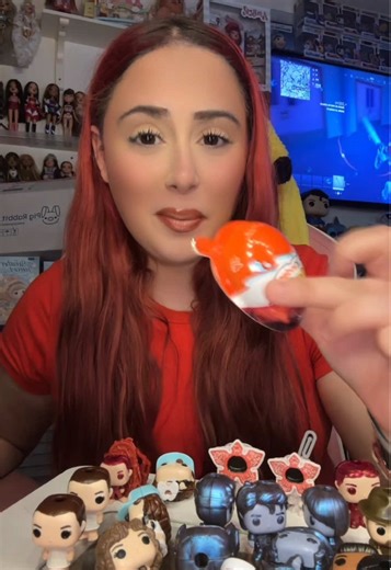 Abrimos huevitos Kinder de Stranger Things