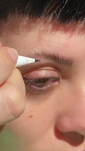 Achieve Perfect 4K Brows with Glossier Brow Flick in Brun | French Makeup Tutorial