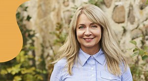 Trädgårdstider-Pernilla anammar sitt gråa hår: “Min sista färg”