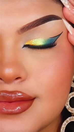 Beautiful eyeliner tutorial #makeuptutorial#glamour#ytshorts