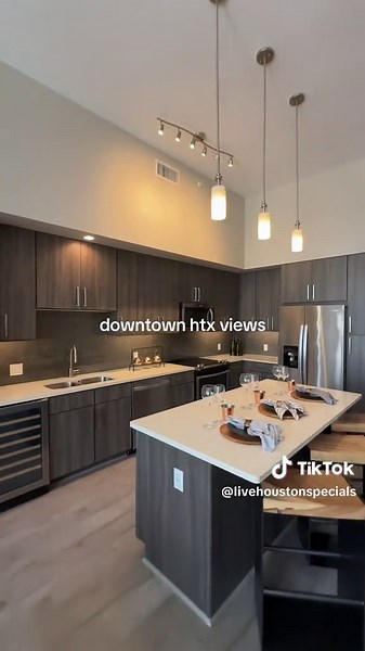 Find Your Dream Houston Apartment with Downtown Views
