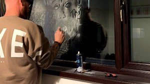 Man makes Kevin from Home Alone on the window of bathroom using shave foam