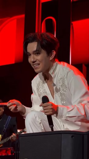 Dimash Official Fan Club on Instagram: "《拿不走的记忆》 Battle of Memories at #barcelona concert on Nov. 8th, 2025 Did you hear Chinese dears were singing under Di’s command? Video credit @simona.paeonia @kudaibergenov.dimash #dears 💞#Dimash #迪玛希 #димаш #dq #concerts #迪玛希dimash #димашарнау #dimashdears #dimashkudaibergenov #димашкудайбергенов #димашкудайберген #dimashkudaibergen #kudaibergenovdimash #ディマシュ #dimashenespañol"