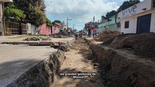 Hoy estuve en la Calle México, entre Primera y Segunda Avenida, en la colonia Laguna de la Puerta, donde constatamos la primera acción que realiza el Gobierno del Estado a través de COMAPA Sur para atender la problemática de socavones en nuestro municipio. Agradecemos al gobernador, Dr. Américo Villarreal Anaya, por el respaldo y el impulso de 105 millones de pesos para Tampico y Ciudad Madero, que permitirá realizar 37 acciones para mejorar nuestra infraestructura hidráulica. Seguiremos trabaja