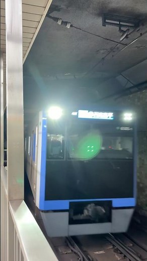 三田駅に入線する都営三田線