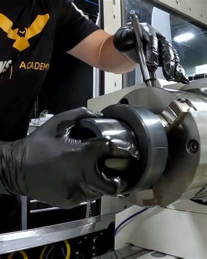 442K views · 5.7K reactions | Grinding a 16 Sided POLYGON on a Cylindrical Grinder | Titans of CNC Machining | Facebook