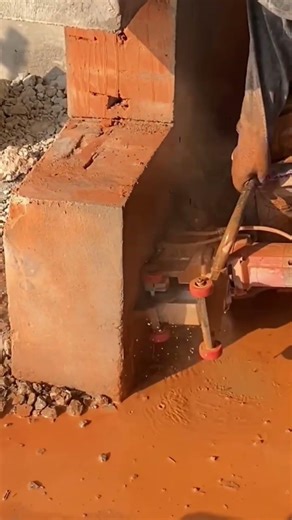 Door and window opening wall cutting machine Reinforced concrete wall cuttin Old house renovation.