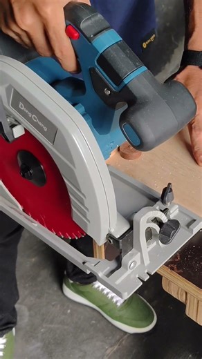 This is how to set up a jig for precision cutting.