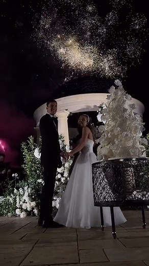 94K views · 62 reactions | A moment to cherish forever 殺  @artofwedding & @artsizedesign #bride #weddingday #weddingdress #weddingmoment #weddingphotography #bridal #weddinginspiration #weddingphotographer #groom | ModernWedding | Facebook