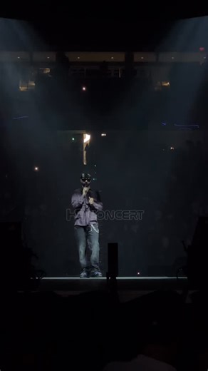 Conciertos • Noticias • Música on Instagram: "@mora interpretando "Media Luna" en el Choli 🎤🇵🇷"