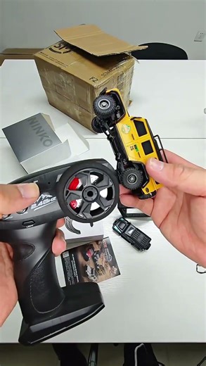 1:43 Mini RC Crawler with Swap Body Shells