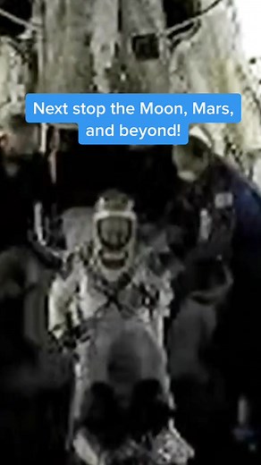 NASA Astronauts Saying Goodbye to SpaceX Dragon Endeavour