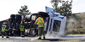 Semi-truck crash in Ocala sends 1 person to the hospital