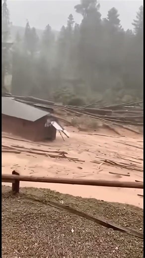 Houses Buried Under Mud After Devastating Landslide #mudslide #realfootage