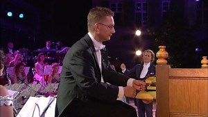 Such a peaceful melody... 🔔✨🧘‍♂ 🎥 Frank Steijns & the Johann Strauss Orchestra playing "Einsam Klingt Das Kleine Glöckchen". From the DVD "I Lost My Heart In Heidelberg" | André Rieu