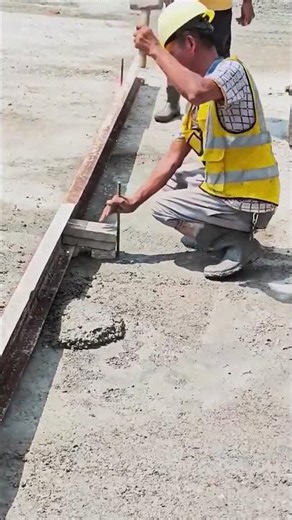 This Construction Worker’s Hard Work Will Touch Your Heart 🏗️💔 | Real Life at the Site