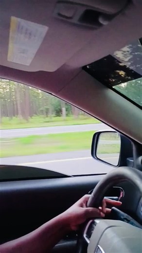#HighSpeedChase #georgetowncountysc Georgetown county that man done gave yall ass a run for your money 😂😂😭 that 345 is slow .. them tune ups ain’t helping aye he couldn’t catch him on the opposite side of the road an dude came right back by us almost hit us so glad I moved over … Question is did you get him ? Cause it look like a Hemi dust Yall 😭😭😂😂😂 Dude even had a blown tire that’s what’s crazy