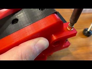 インサートナットの埋め込み