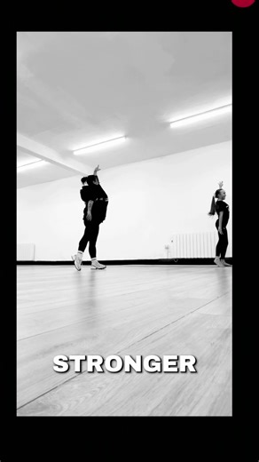 Possibly the only private lesson we’ve ever had where we haven’t fallen out 🤣 teaching your own daughter is not for the weak but it does have its magic moments ✨💭 #tripledeedancestudio #freestyledance #slowdance #lyrical #motherdaughter