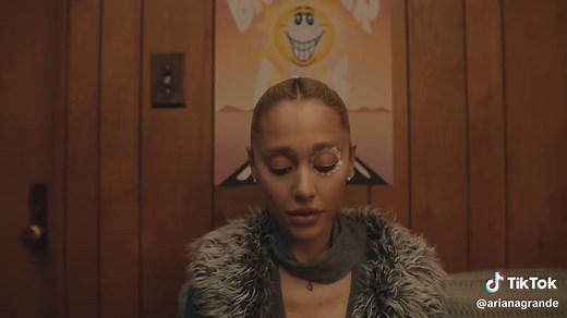 version with sound on my IG lol 📦🧸 𖦹 ☼ ⋆｡˚⋆ฺ we can’t be friends 𖦹 ☼ ⋆｡˚⋆ฺ one week til eternal sunshine