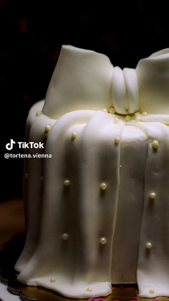 **Willkommen bei *Tortena*!** Favoritenstr. 194, 1100 Wien Wir backen die Torte, die du liebst – ganz nach deinem Wunsch! Ob Hochzeit 🎂, Kindergeburtstag 🧸 oder einfach aus Liebe ❤️ – wir sind für dich da! Kontakt über **WhatsApp oder Anruf**: 📞 00436703537066 --- **أهلاً وسهلاً بكم في *Tortena*!** Favoritenstr. 194, 1100 فيينا نجهّز لكم الكيك اللي بتحبوه وبالطريقة اللي بتحلموا فيها! أعراس 🎉، أطفال 👶، حب ورومانس ❤️ – نحنا جاهزين لنصنع الذوق اللي ببالكم! للتواصل عبر **الواتس اب أو الاتصال**: