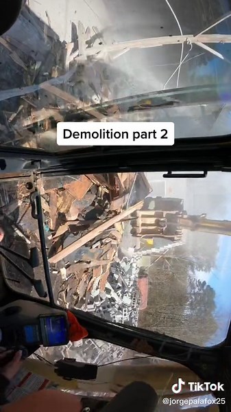 #demolition #buildingdemolition #housedemolition #construction #construccion #demoliendo #maquinas #excavadora #komatsu #easleysc #greenville #sc