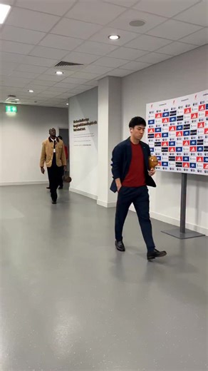 Liverpool decked out in Tommy Hilfiger attire for their arrivals vs Newcastle 😎 | TNT Sports Football
