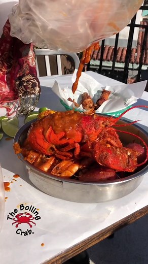 Lobster vs. Crab: A Delicious Seafood Showdown