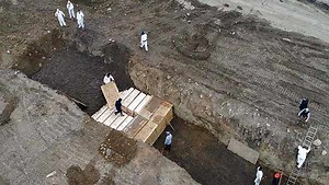 கொரோனாவின் பேயாட்டம்.. கொத்துக்கொத்தாக மரணம், உலகிலேயே அதிக உயிரிழப்பை சந்தித்தாக நாடானது அமெரிக்கா