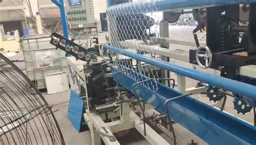 Automatic Double Wire Chain Link Fence Machine Cyclone Wire Mesh Machine