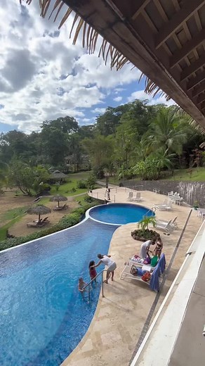 Ven y disfruta de nuestra hermosa vista con pisicina, jacuzzi y playa. Reserva ya en el website del link en nuestra descripción! #redfrogbeachresort #redfrogbeach #bocasdeltororesort #bocasdeltoro #panamavacations