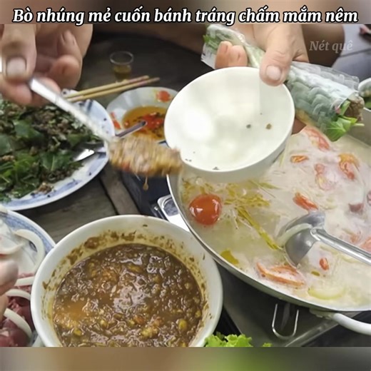 Bò nhúng mẻ cuốn bánh tráng chấm mắm nêm. #netque #nauan #monandanda #amthucmientay #monanmientay