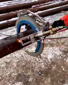 ⚡Pipe Beveler⚡ A pipe beveler provides precision cutting typically using an oxy-acetylene torch: it creates an angle forming at the edge of the end of the pipe and is an essential tool in the welding preparation process. #metallurgicalengineering #manufacturing | Metallurgical engineering