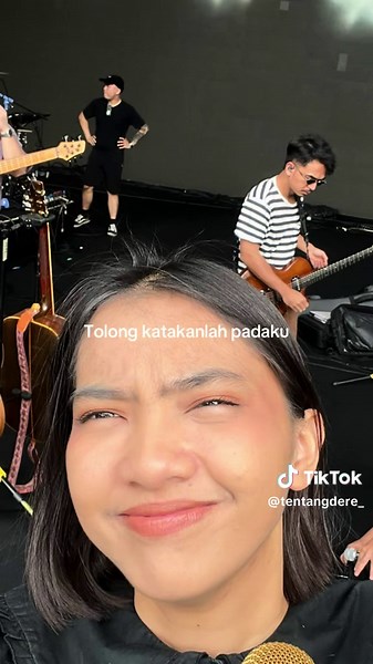 Dere: Lagu Romantis Patah Hati dan Cinta