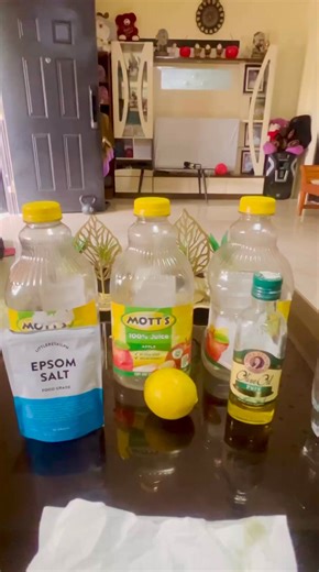 🍎 Natural Gallstone Removal (Gallbladder Flush) ⚠️ DISCLAIMER: This is NOT a medical advice. This is ONLY based on my own experience. 📝 INGREDIENTS: * Epsom Salt (Food Grade): 2 tablespoons (You should order this online, ensuring it is food grade.) * Olive Oil: 1/2 glass * Pure Squeezed Lemon Juice: 1/2 glass * 100% Pure Apple Juice (e.g., Motts): 30 glasses total (This equates to 5 glasses a day for 6 days.) 🗓️ PROCEDURE: Days 1-5 (The Prep Phase) * Drink 5 glasses of 100% pure apple juice e