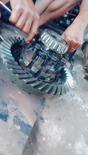 Gear Hub Assembly: Hands-On Mechanical Work