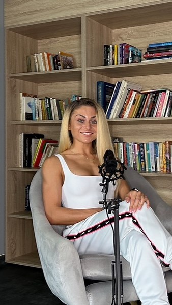 ODETT on Instagram: "MINDEN kérdésre válaszolok!🫣 -Meddig tervezek versenyezni? -Mi ad nekem motivációt? -Szeretnék-e gyereket/háziállatot? Ezekre és még sok másra is válaszoltam a legújabb Youtube videómban…💭 A teljes videót megtalálod a YouTube csatornámon!🎥 Vágó: @z_dombi"