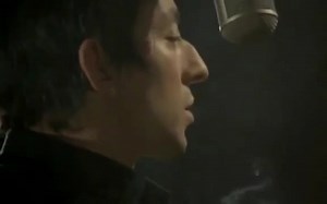 En mars 1968, paraît la chanson "Requiem pour un con" écrite et composée par Serge Gainsbourg en collaboration avec Michel Colombier pour le film "Le Pacha" de Georges Lautner, dont ces images sont extraites. ► Écouter la chanson : https://SergeGainsbourg.lnk.to/RequiemPourUnConFP | Serge Gainsbourg