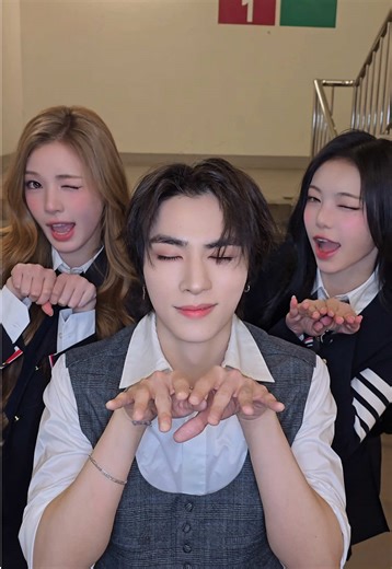 🐸 #XIAOJUN #WayV #YUHA #IAN #Hearts2Hearts @Hearts2Hearts | xiaojun