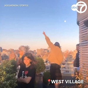 New York City resident Jade Gardner has found a way to foster solidarity with her neighbors amid the coronavirus lockdown. She has made it a tradition to play music from her porch nightly at 7 pm, specifically Frank Sinatra’s 'New York, New York'. https://7ny.tv/2XiL9pA | ABC7NY