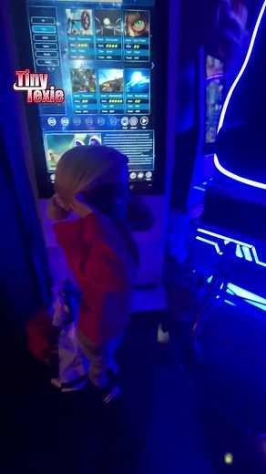 HAVE YOU EVER TRIED VR?? #TINYTEXIE #SCARY #GAMES #VIRTAL #HORROR #FUNNY #PLAY #VIRAL ##TOK##LITTLEPERSON##FORYOU