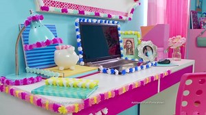 Pom Pom your world! Decorate almost everything with these colourful pom poms! Create custom pom poms with the Decoration Station. You can choose from six different techniques to decorate your very own pom poms and use them to customize your belongings. Experience Pom Pom Wow now! Available at Isetan Scotts, Katong, Jurong East & Serangoon Central. | Isetan Singapore