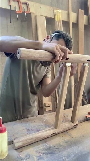 Como hacer una silla de madera ➡️ https://youtu.be/htUk8MK_HXU?si=dfaNhs69_mJsloWF.