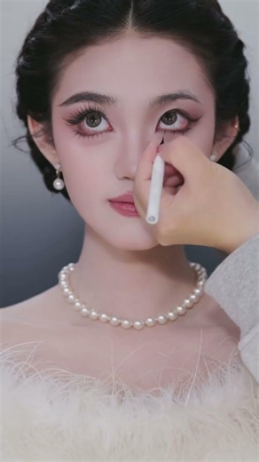 Cat eye make up tutorial