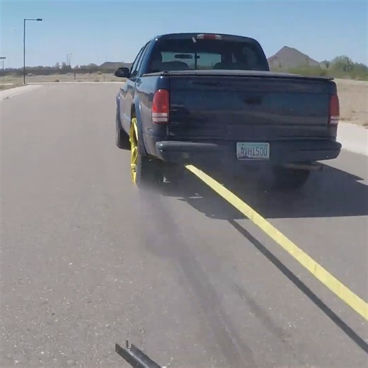 1.5M views · 4.6K reactions | These devices help the police stop criminal drivers safely and securely! ‍♂️ | UNILAD Tech | Facebook