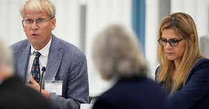 CDC stops recommending COVID-19 shots for all, leaves decision to patients